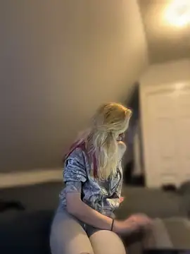 SeccySerena online show from April 2026 05:28:02 PM