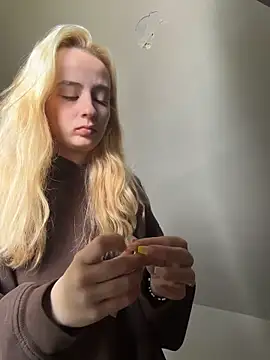 SeccySerena online show from May 2026 04:47:02 PM