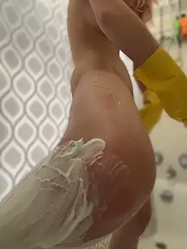 SeccySerena online show from April 2026 06:21:02 PM