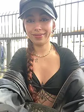 Sallem Pink online show from November 2025 11:58:02 AM