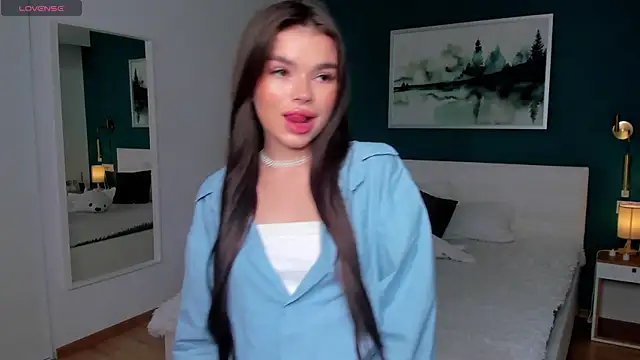 HollisHearl online show from November 2025 07:23:02 AM