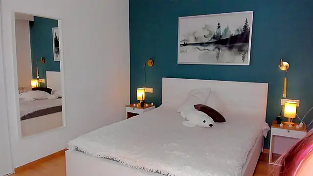 HollisHearl online show from December 2025 07:19:01 AM