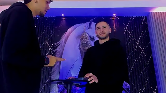 Dominic Max  online show from September 2025 04:12:01 AM