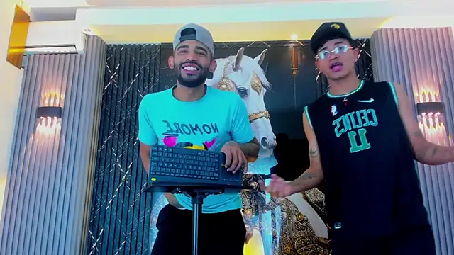 Dominic Max  online show from November 2025 04:16:02 AM