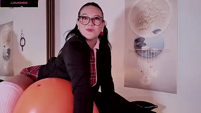 karla valk1 online show from October 2025 11:56:01 AM