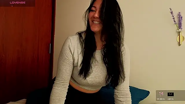 Snapshot of karla_valk1 chatting on May 2026 01:17:02 PM karla valk1 online show from May 2026 01:17:02 PM