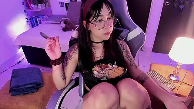 Liz rogers x online show from November 2025 01:53:01 AM