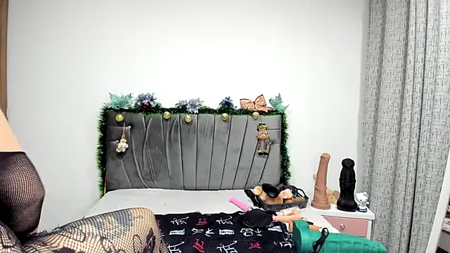 charlloteevans X online show from December 2025 01:33:02 PM