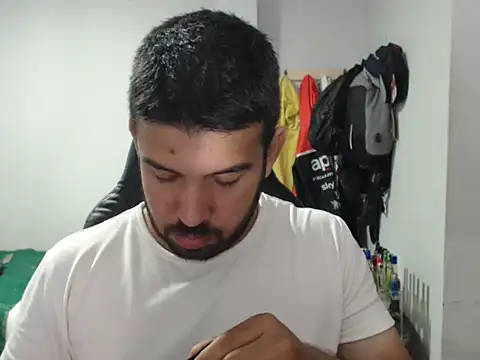 Axel11113 online show from November 2025 02:22:01 AM