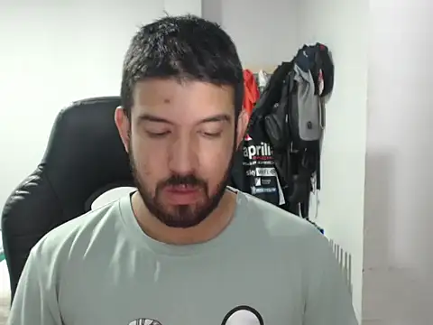 Axel11113 online show from December 2025 02:43:01 AM