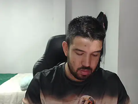 Axel11113 online show from November 2025 03:27:02 AM