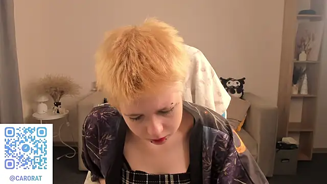 Snapshot of CarolineRichter chatting on September 2025 01:45:01 AM CarolineRichter online show from September 2025 01:45:01 AM