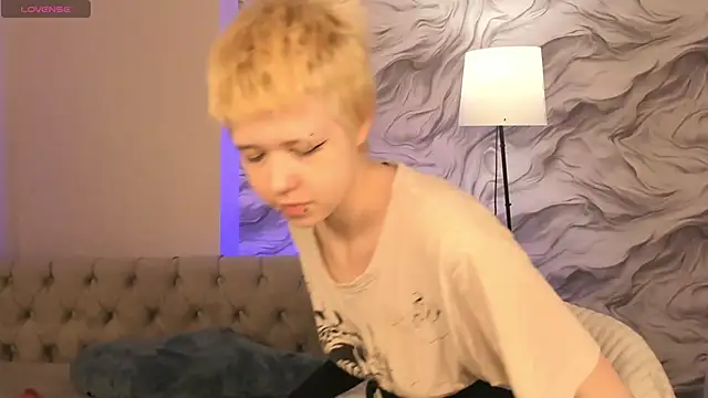 Snapshot of CarolineRichter chatting on October 2025 02:23:01 AM CarolineRichter online show from October 2025 02:23:01 AM