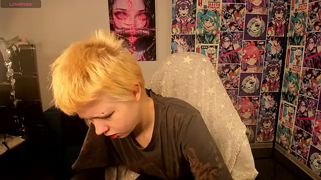 Snapshot of CarolineRichter chatting on October 2025 03:19:01 AM CarolineRichter online show from October 2025 03:19:01 AM