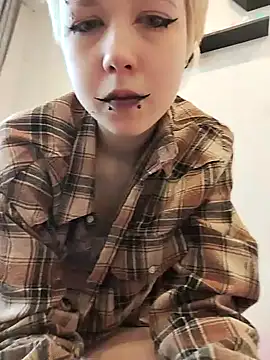 Snapshot of CarolineRichter chatting on October 2025 04:02:01 AM CarolineRichter online show from October 2025 04:02:01 AM