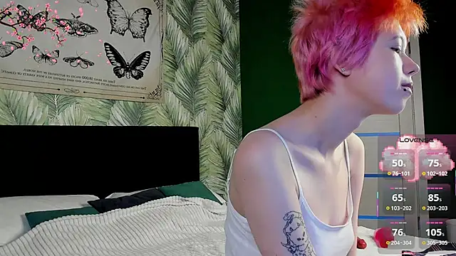 Snapshot of CarolineRichter chatting on November 2025 02:54:02 AM CarolineRichter online show from November 2025 02:54:02 AM