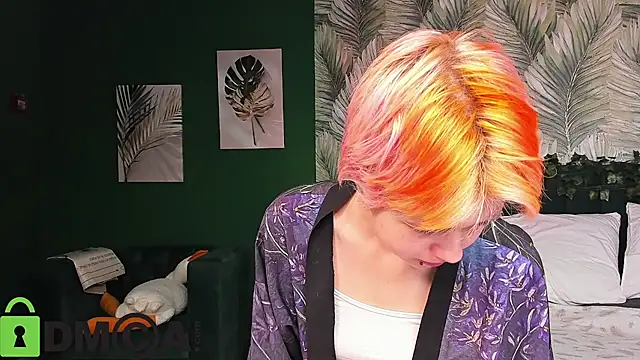 Snapshot of CarolineRichter chatting on December 2025 01:55:02 AM CarolineRichter online show from December 2025 01:55:02 AM