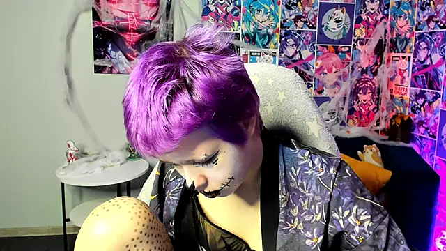 Snapshot of CarolineRichter chatting on October 2025 04:02:02 AM CarolineRichter online show from October 2025 04:02:02 AM