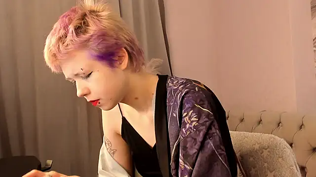 Snapshot of CarolineRichter chatting on October 2025 03:19:02 AM CarolineRichter online show from October 2025 03:19:02 AM