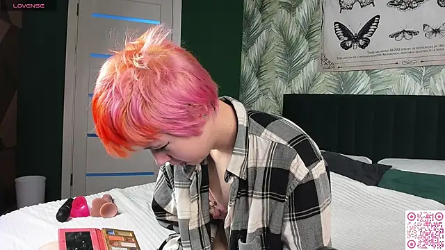 Snapshot of CarolineRichter chatting on November 2025 02:43:01 AM CarolineRichter online show from November 2025 02:43:01 AM