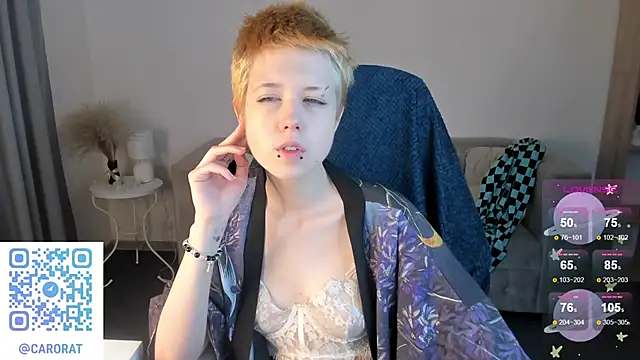 Snapshot of CarolineRichter chatting on September 2025 02:17:02 AM CarolineRichter online show from September 2025 02:17:02 AM