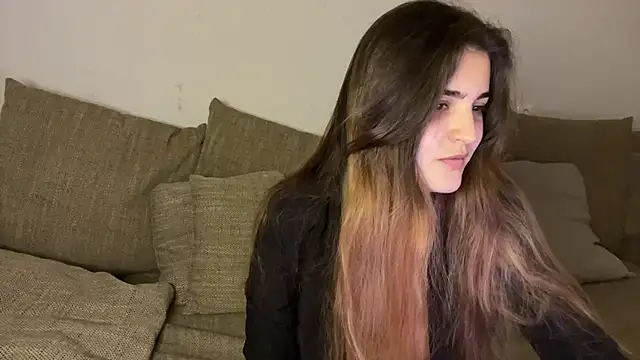 Vivalenti Kiss online show from November 2025 04:55:02 PM