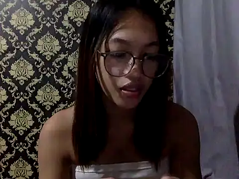 Snapshot of your_wifey chatting on October 2025 11:33:02 AM your wifey online show from October 2025 11:33:02 AM