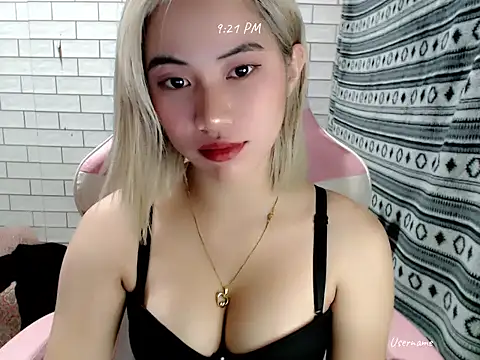 Rainea149 online show from October 2025 01:21:01 PM