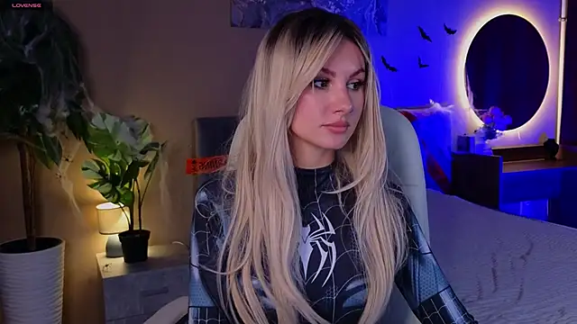 Ginger Jessy  online show from October 2025 02:38:01 PM