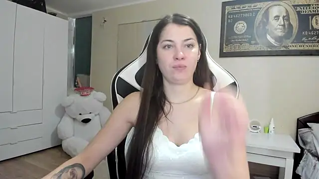 EmiLovsi online show from October 2025 07:36:01 PM