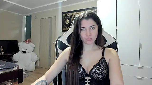 EmiLovsi online show from November 2025 09:41:01 PM