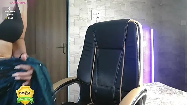 shy saloni online show from November 2025 07:56:01 AM