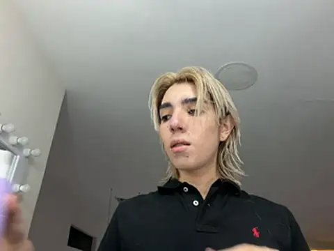 Snapshot of Noah_Bells chatting on May 2026 01:06:02 PM Noah Bells online show from May 2026 01:06:02 PM