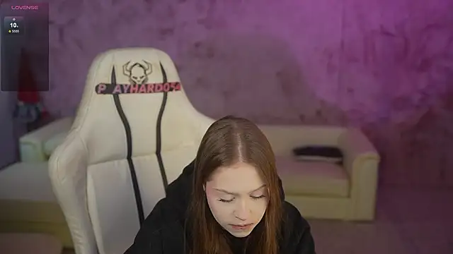 Esmie Smile online show from April 2026 01:41:01 AM