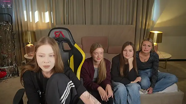 Snapshot of Esmie_Smile chatting on September 2025 02:35:02 PM Esmie Smile online show from September 2025 02:35:02 PM