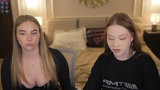 Esmie Smile online show from November 2025 03:26:01 PM