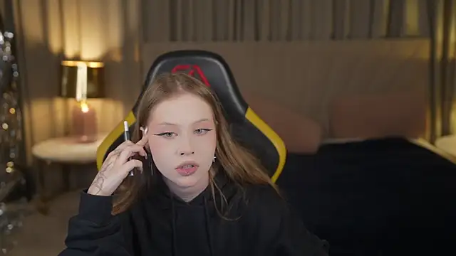 Snapshot of Esmie_Smile chatting on September 2025 10:36:02 PM Esmie Smile online show from September 2025 10:36:02 PM