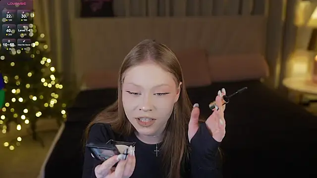 Esmie Smile online show from December 2025 07:41:01 PM