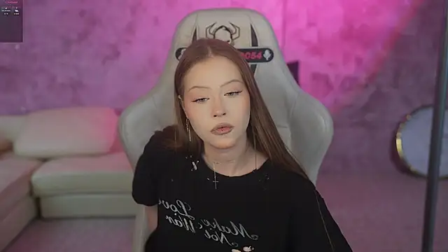 Esmie Smile online show from May 2026 11:41:02 PM