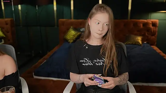 Esmie Smile online show from December 2025 12:15:02 PM