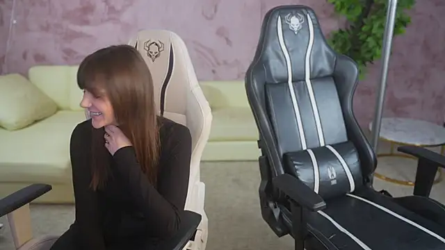 Snapshot of Esmie_Smile chatting on November 2025 03:28:02 PM Esmie Smile online show from November 2025 03:28:02 PM