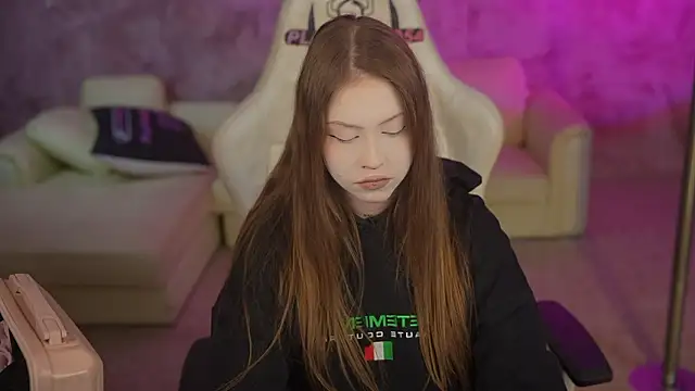 Esmie Smile online show from February 2026 10:56:01 PM