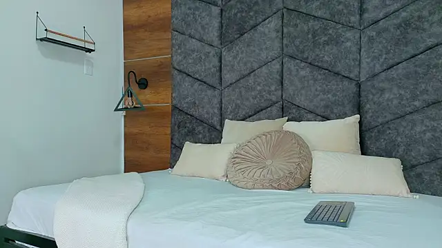 RiriiBrunette   online show from December 2025 07:57:02 PM