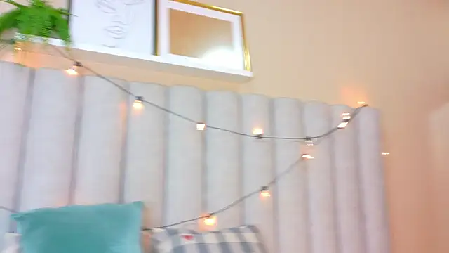 RiriiBrunette   online show from December 2025 08:00:01 PM