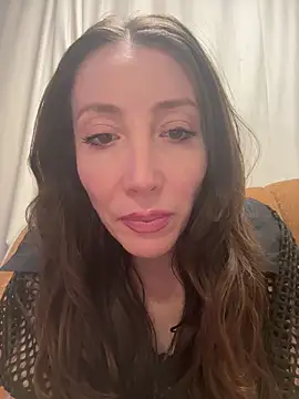 Snapshot of HellaryTourent chatting on February 2026 03:01:02 PM HellaryTourent online show from February 2026 03:01:02 PM