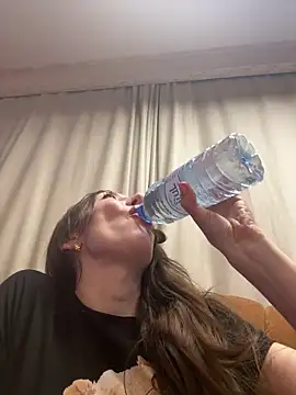 Snapshot of HellaryTourent chatting on February 2026 04:17:01 PM HellaryTourent online show from February 2026 04:17:01 PM