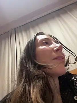 Snapshot of HellaryTourent chatting on February 2026 05:34:02 PM HellaryTourent online show from February 2026 05:34:02 PM