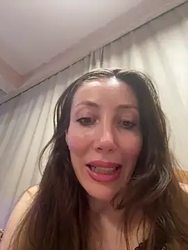 Snapshot of HellaryTourent chatting on February 2026 06:51:02 PM HellaryTourent online show from February 2026 06:51:02 PM