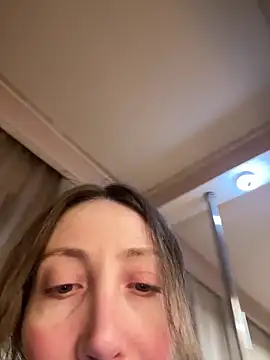 Snapshot of HellaryTourent chatting on February 2026 05:42:01 PM HellaryTourent online show from February 2026 05:42:01 PM