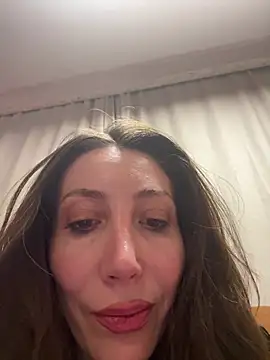 Snapshot of HellaryTourent chatting on March 2026 05:10:02 PM HellaryTourent online show from March 2026 05:10:02 PM